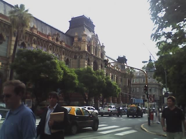 foto de celular del Edificio de AySA, antes de la privatización como