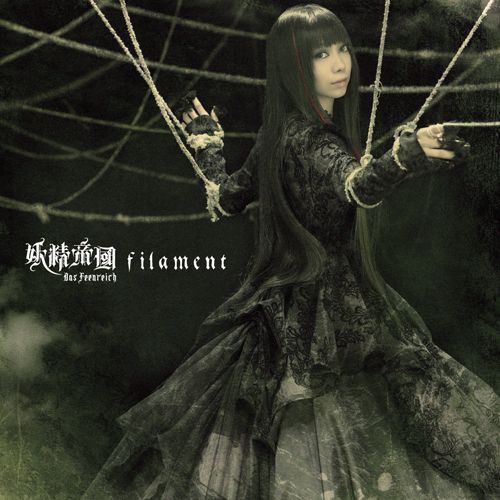 http://i1132.photobucket.com/albums/m572/Laura_Karin/Mirai%20Nikki/Cover-1.jpg
