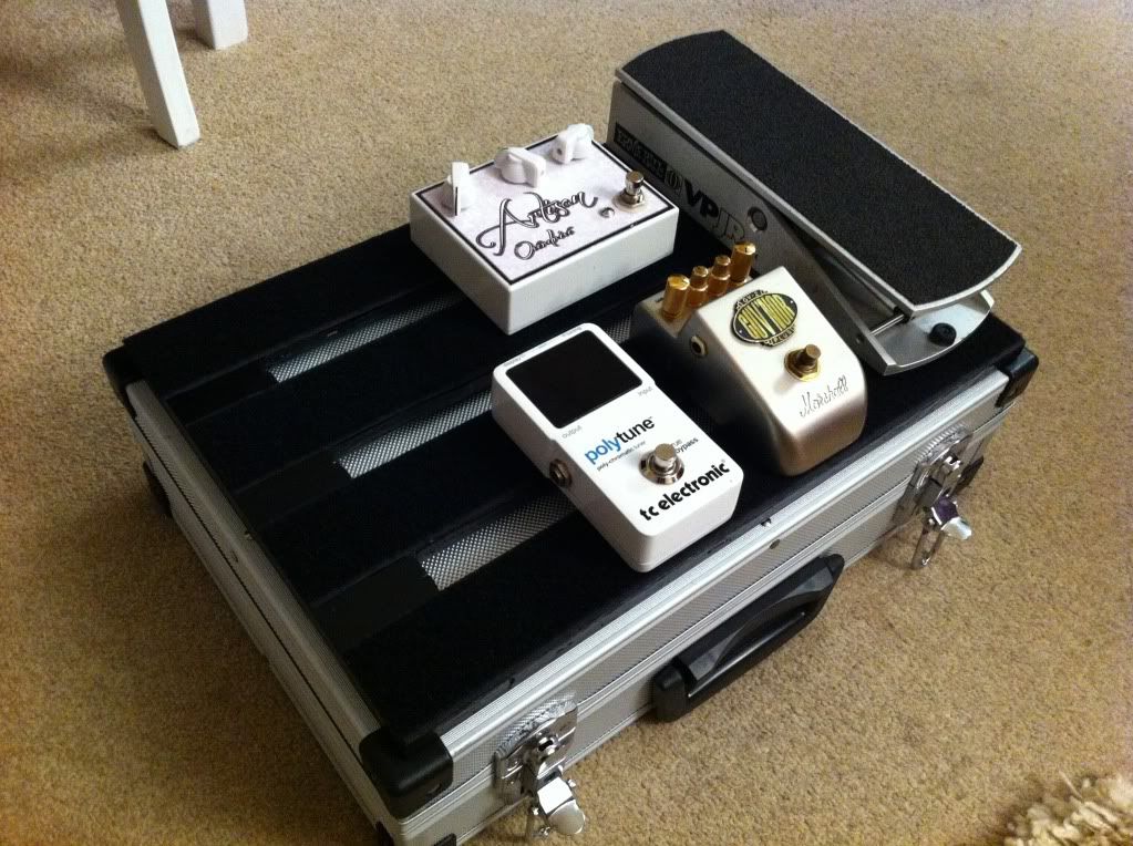 FS Handbuilt pedalboard for sale with hard case. (Like pedaltrain