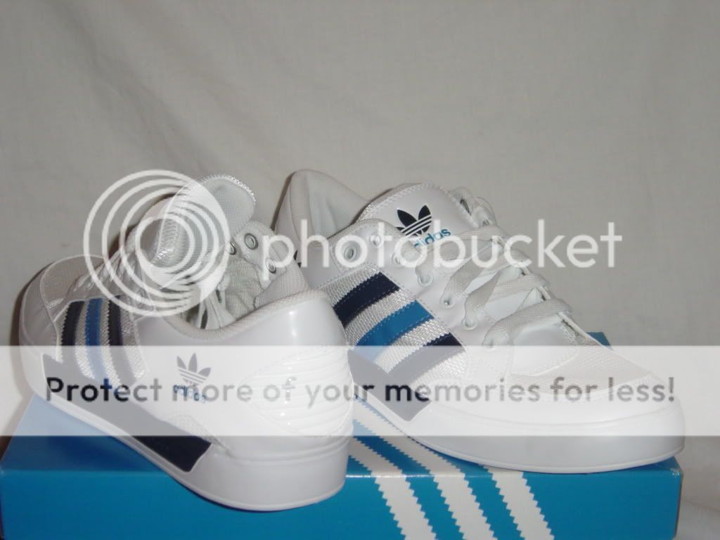 ORIGINAL, BRAND NEW IN THE BOX ADIDAS MENS ADIDAS HARD COURT LOW 